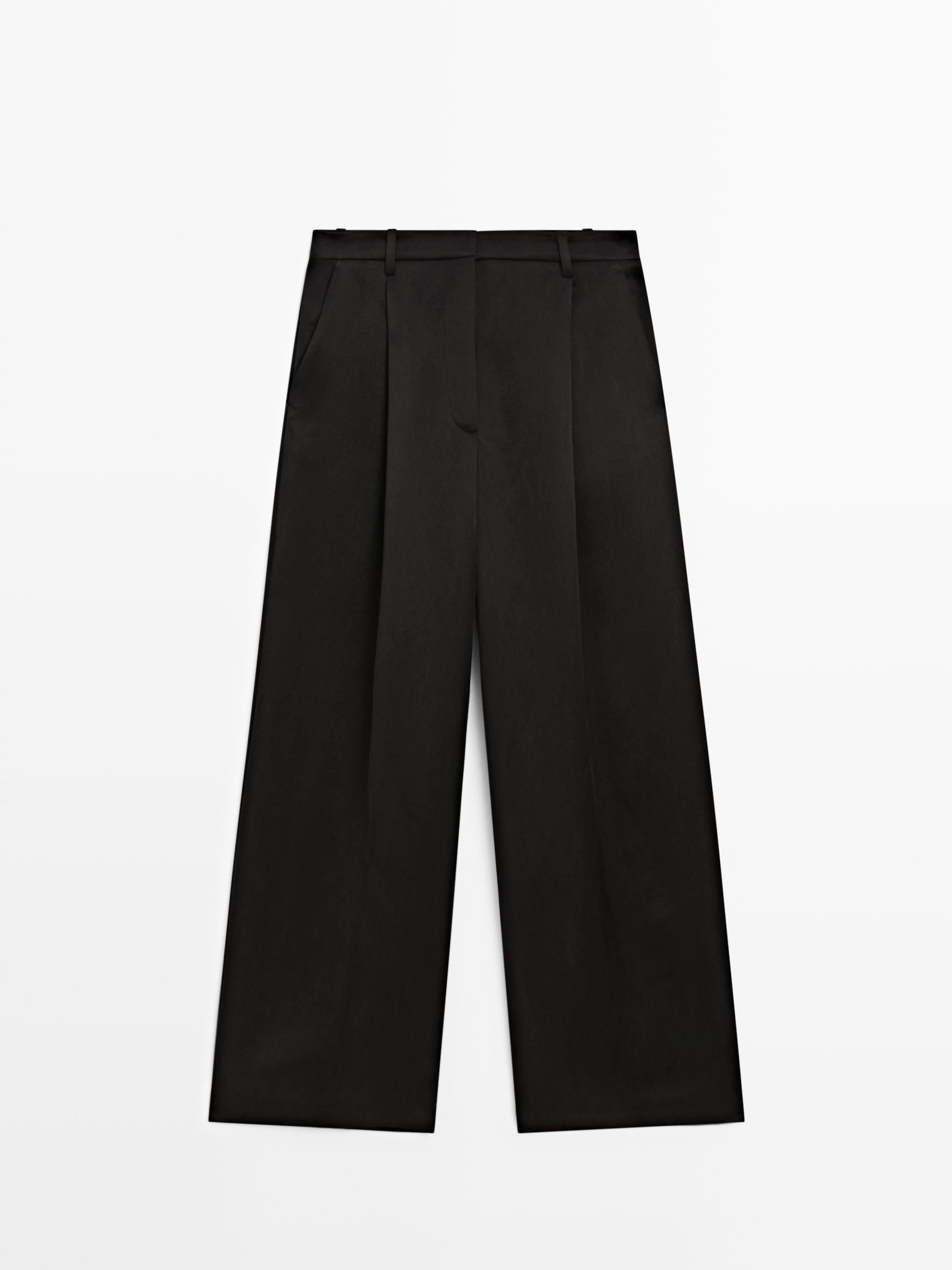 Flowing trousers with pleated details